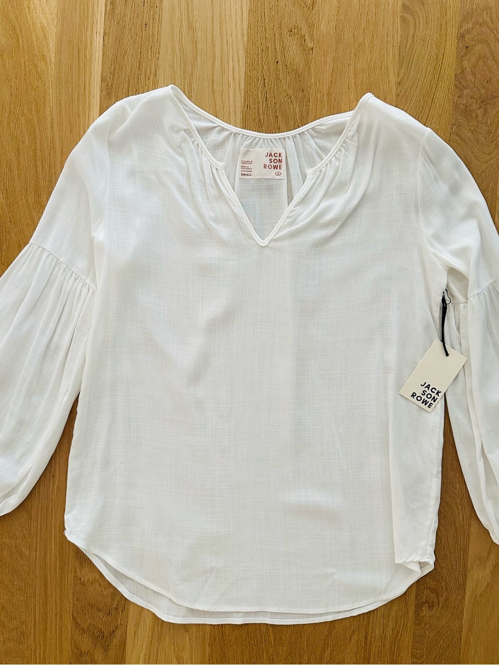 NWT Jackson Rowe White V-Neck Peasant Sleeve blouse, small